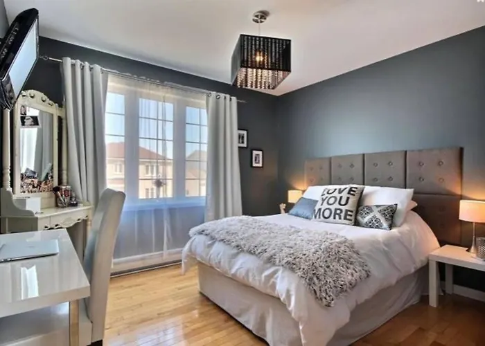 Lovely Cottage With Heated Swimming Pool